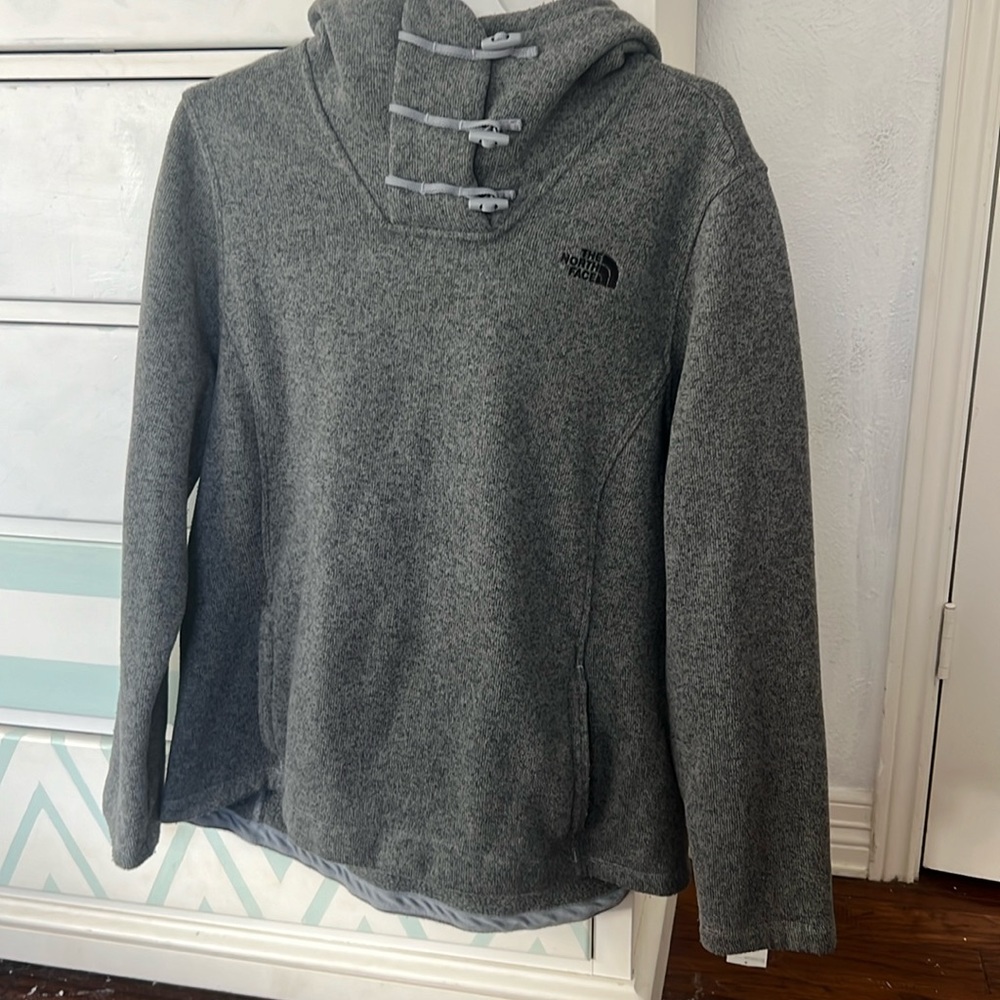 North face sweater bought around 2019. Only worn once or twice. Very warm!